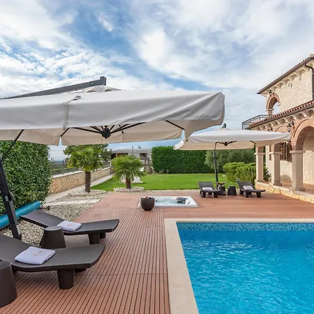 Carolus Villa