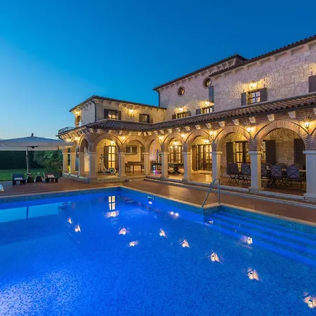 Carolus Villa Barat